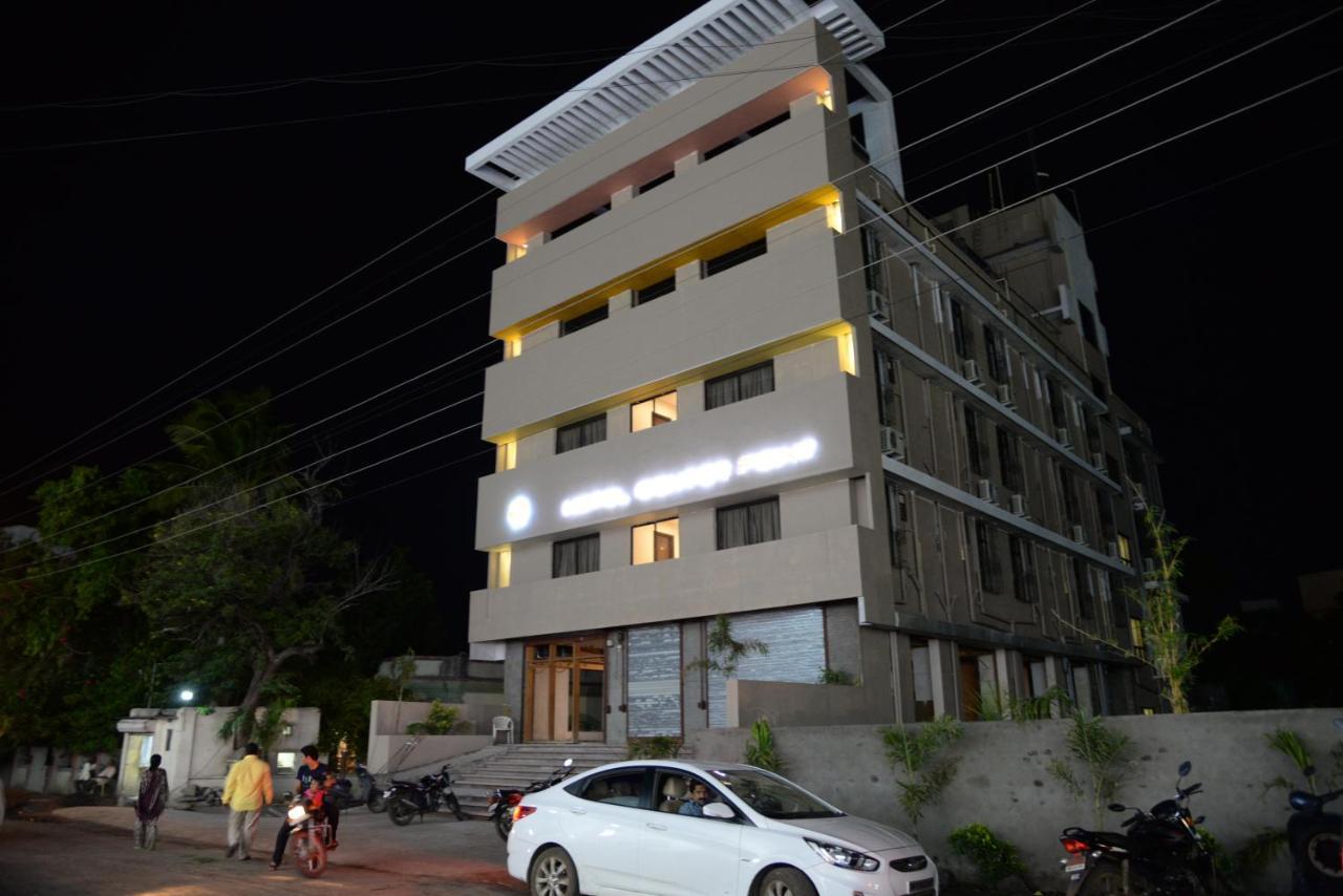 Hotel Center Point Solapur Bagian luar foto