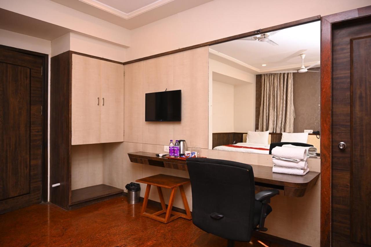 Hotel Center Point Solapur Bagian luar foto
