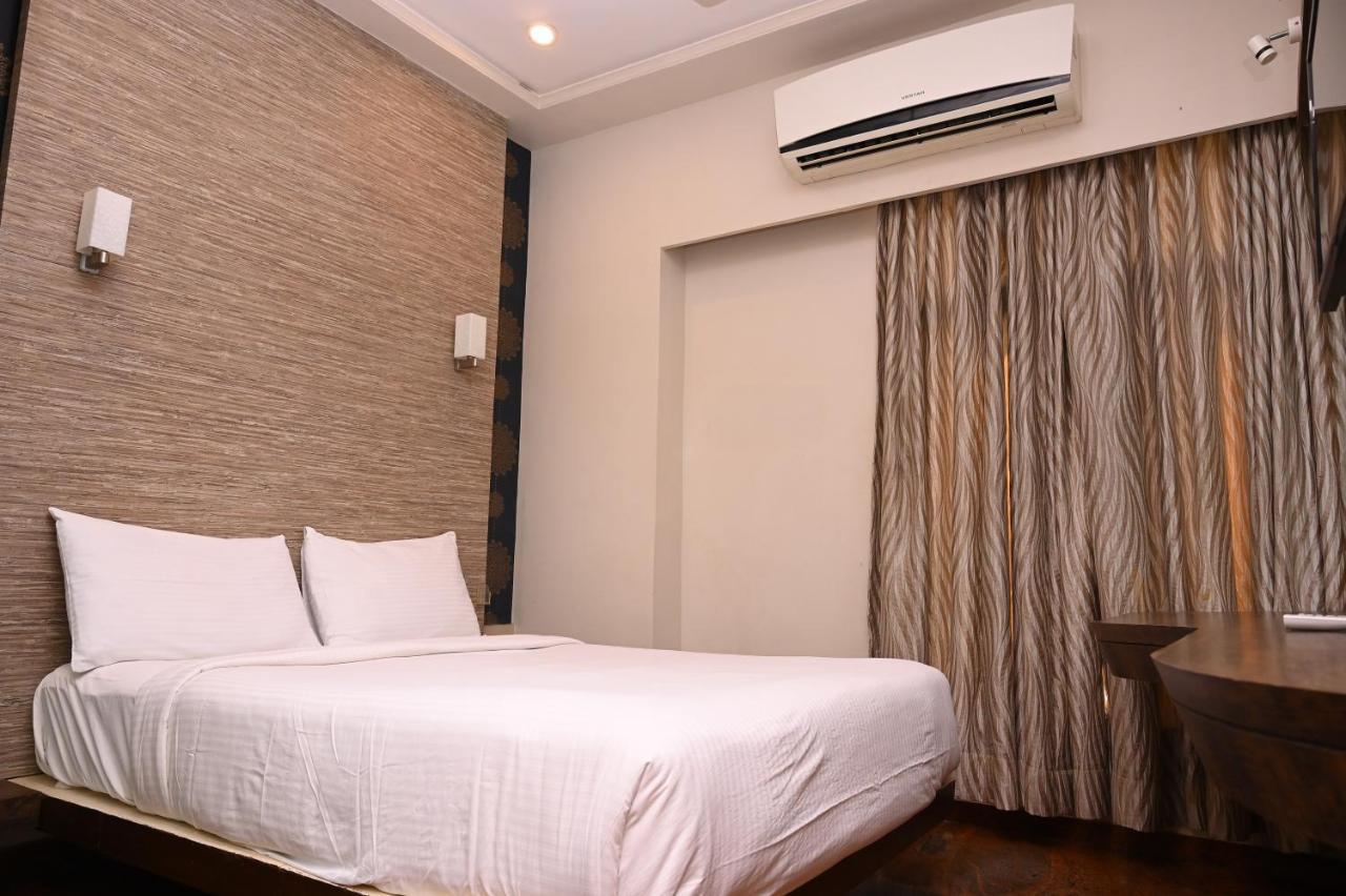 Hotel Center Point Solapur Bagian luar foto
