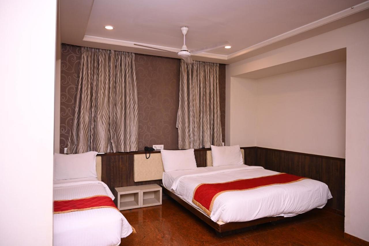 Hotel Center Point Solapur Bagian luar foto