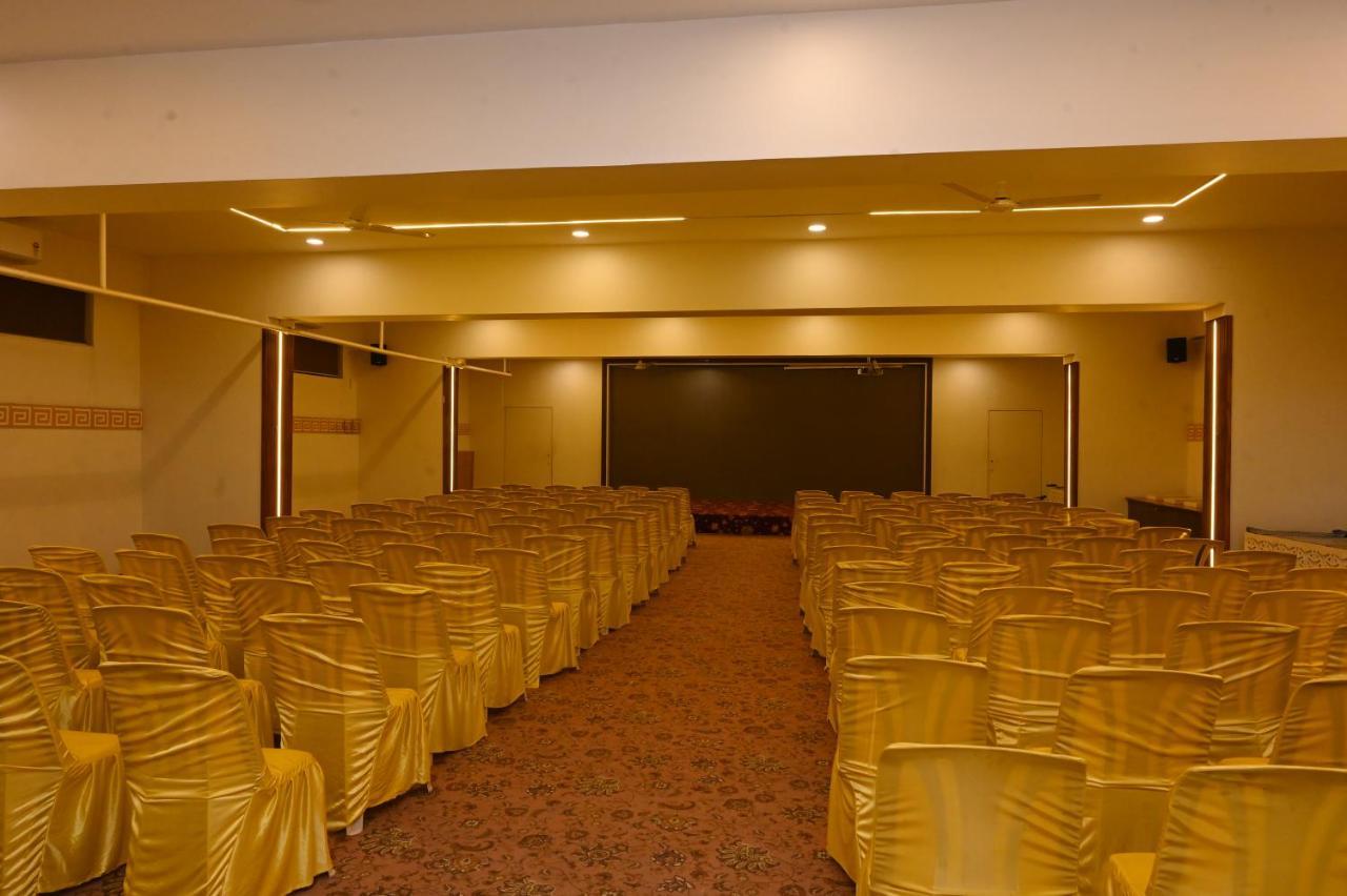 Hotel Center Point Solapur Bagian luar foto