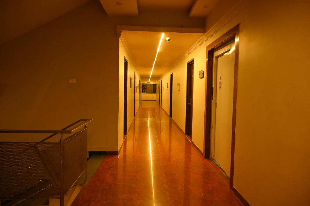 Hotel Center Point Solapur Bagian luar foto